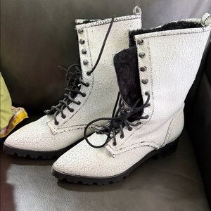 NWT Luxury rebel Cracked Texture Lace-Up Women's Boots size 38 1/2 or us 8